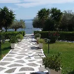 Makris * Gialtra