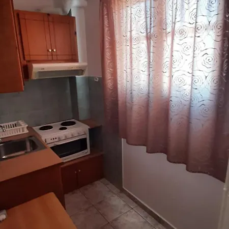 Makris Aparthotel Gialtra