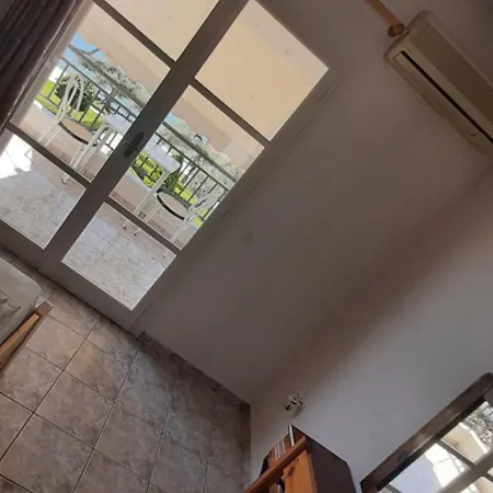 Makris Aparthotel *