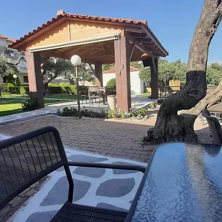 Makris Aparthotel Gialtra