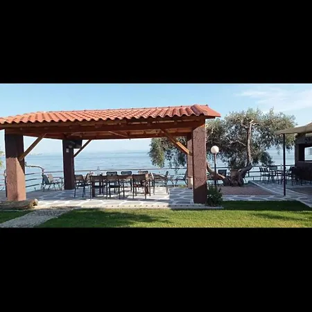 Makris Aparthotel Gialtra