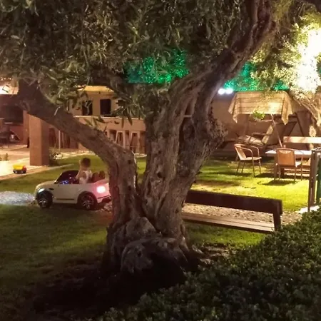 Aparthotel Makris *